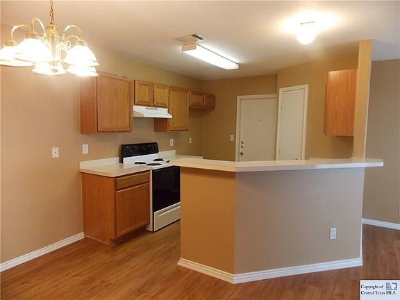 4th image of 113 Long Ln
