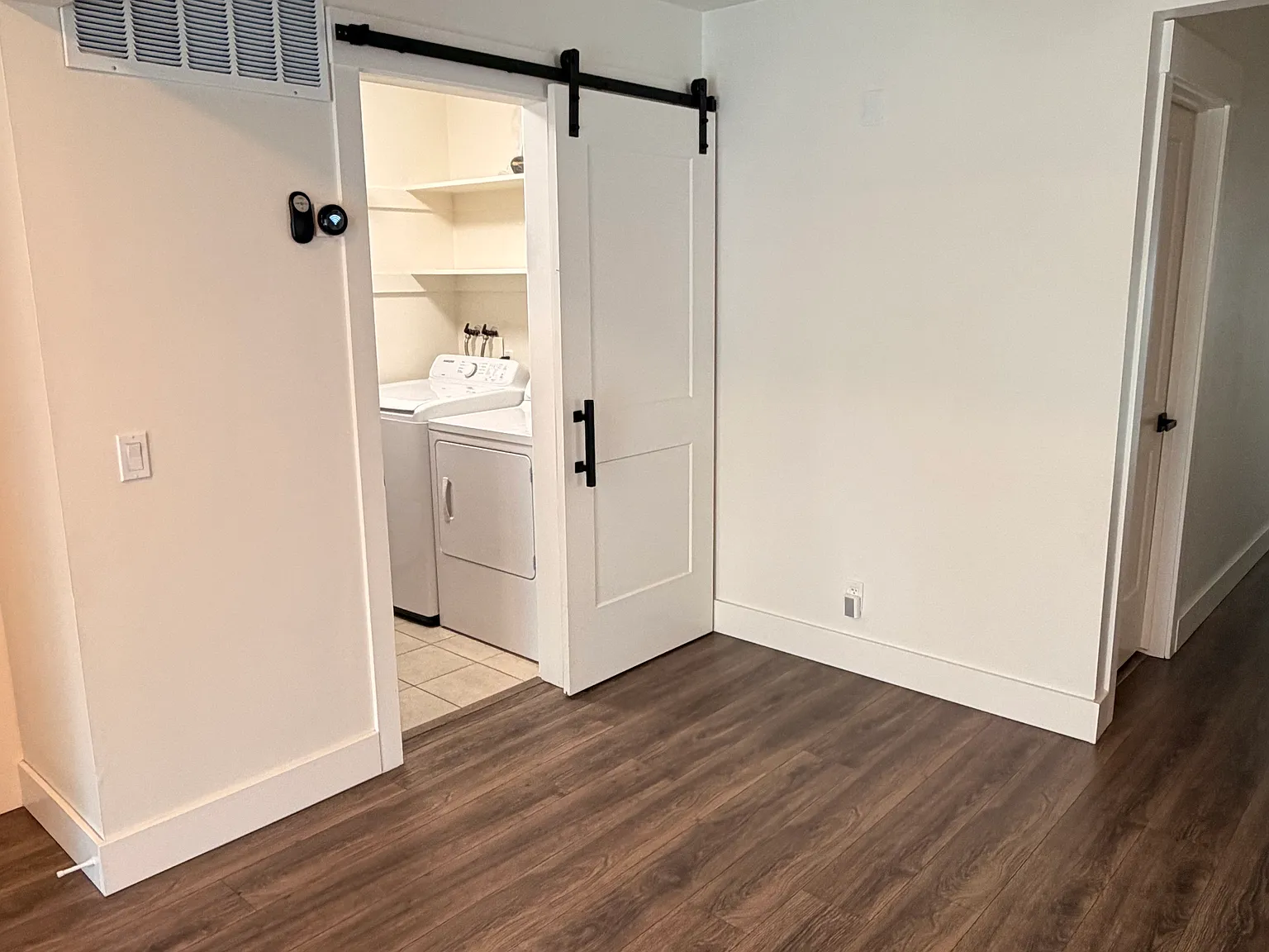 3 bed, 1042 sqft, $2,395 — Photo 4