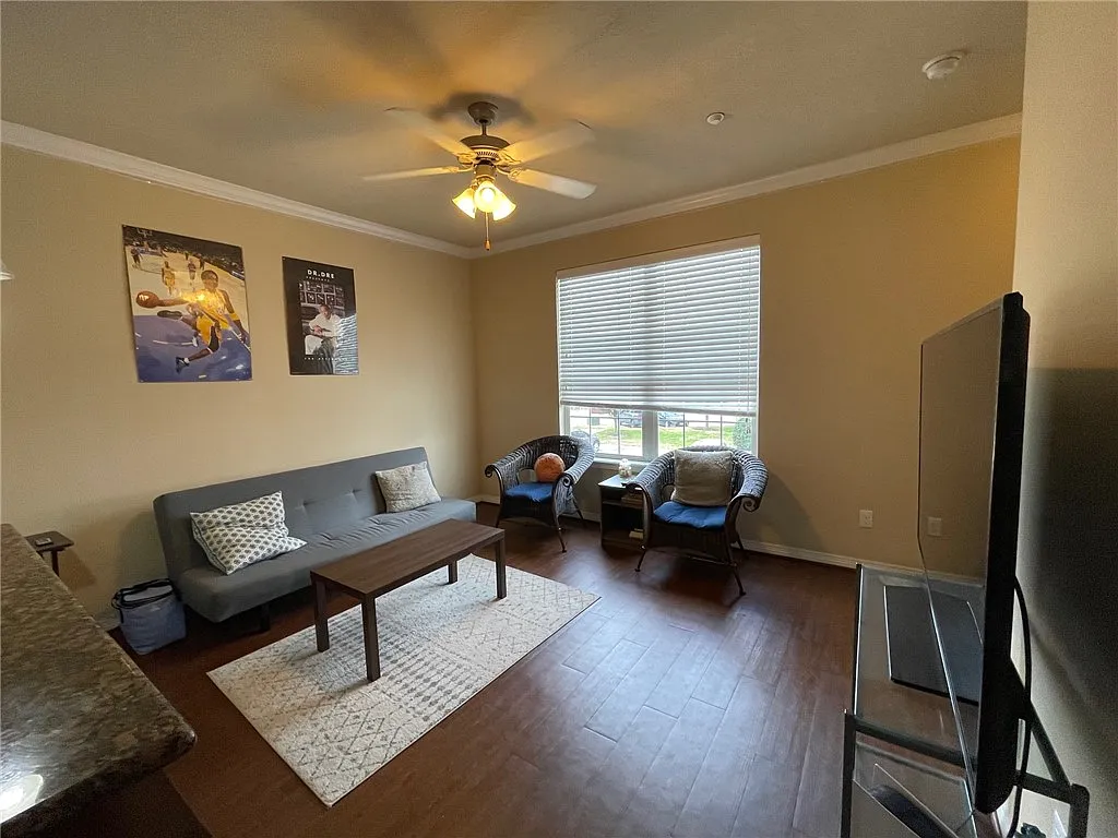 3 bed, 1272 sqft, $1,750 — Photo 3