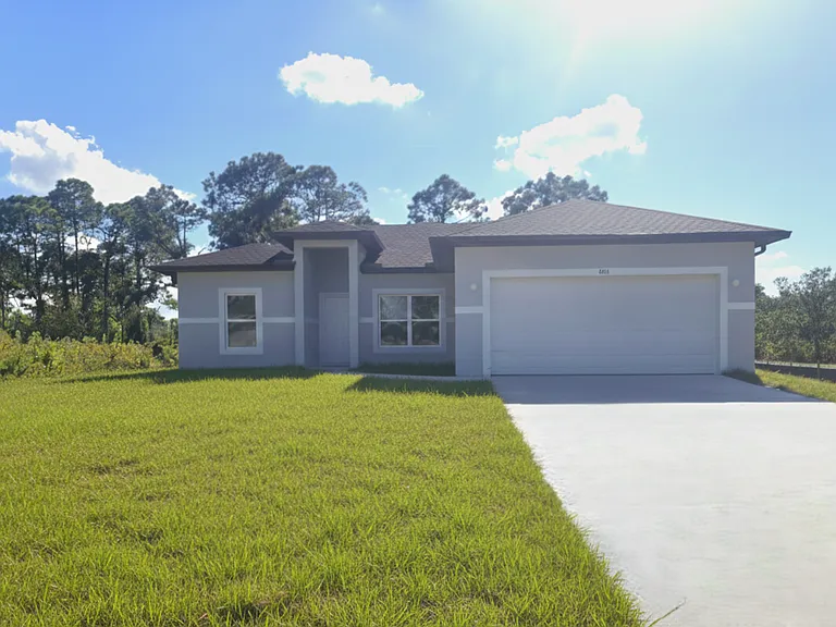940 Sterling St E — Photo 2