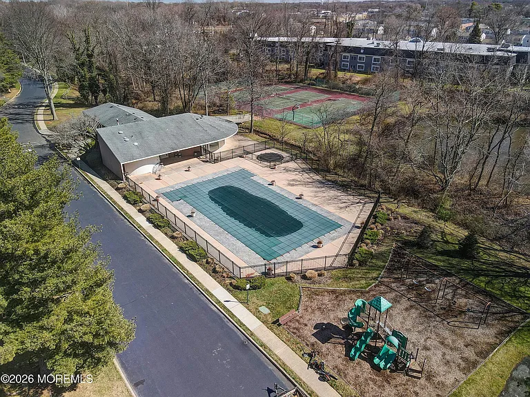 2 Elizabeth Ct — Photo 31