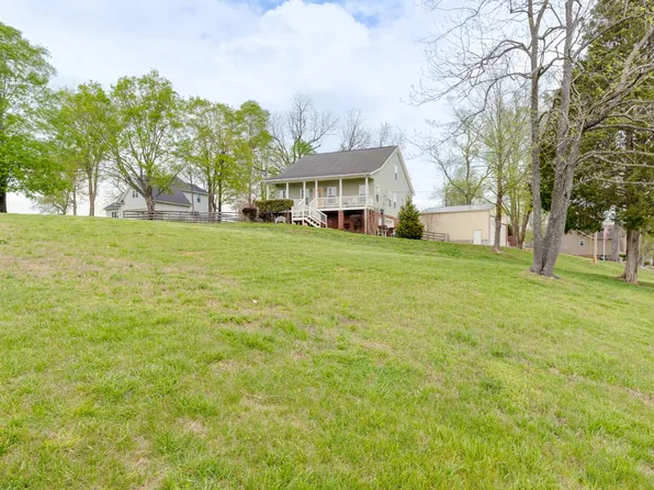 101 Montgomery Bell Dr, Burns, TN 37029