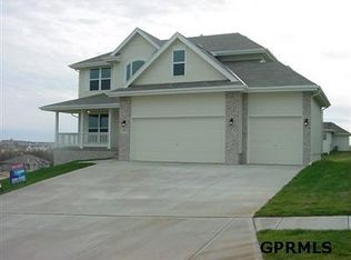 611 Pearl Cir, Elkhorn, NE 68022