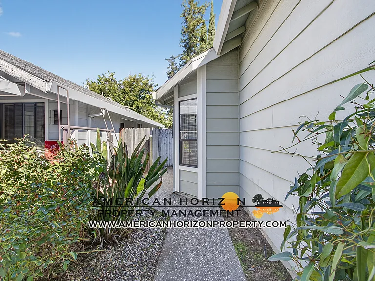 1316 Puebla Way — Photo 3
