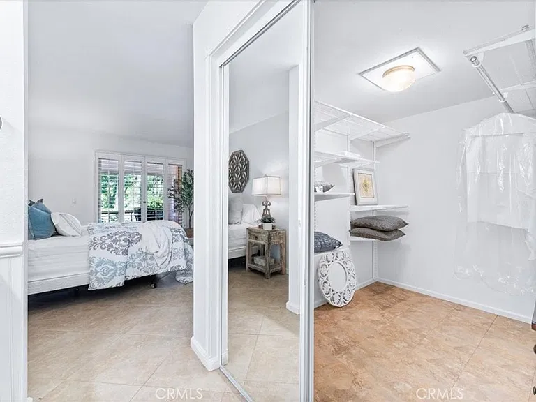 23454 Coso — Photo 13