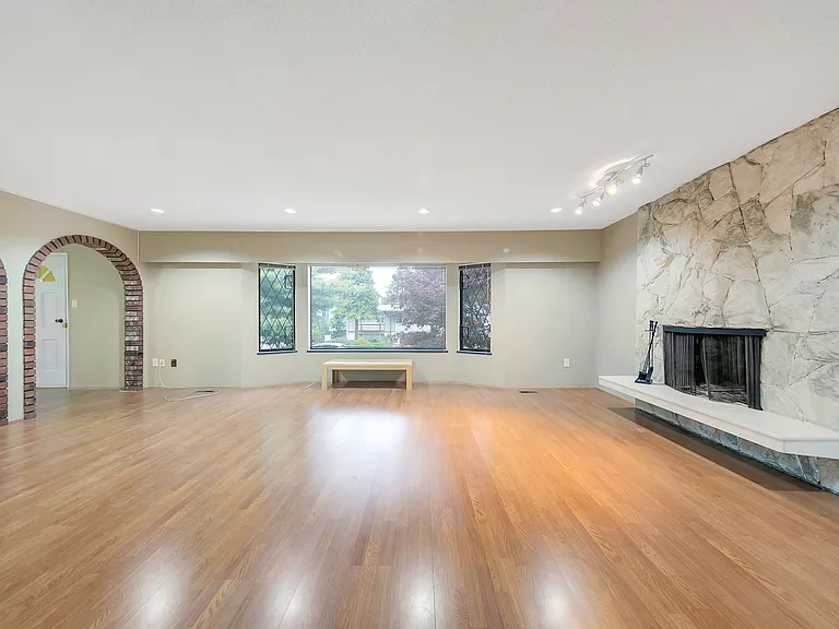 1420 Crestlawn Dr #D142 — Photo 2