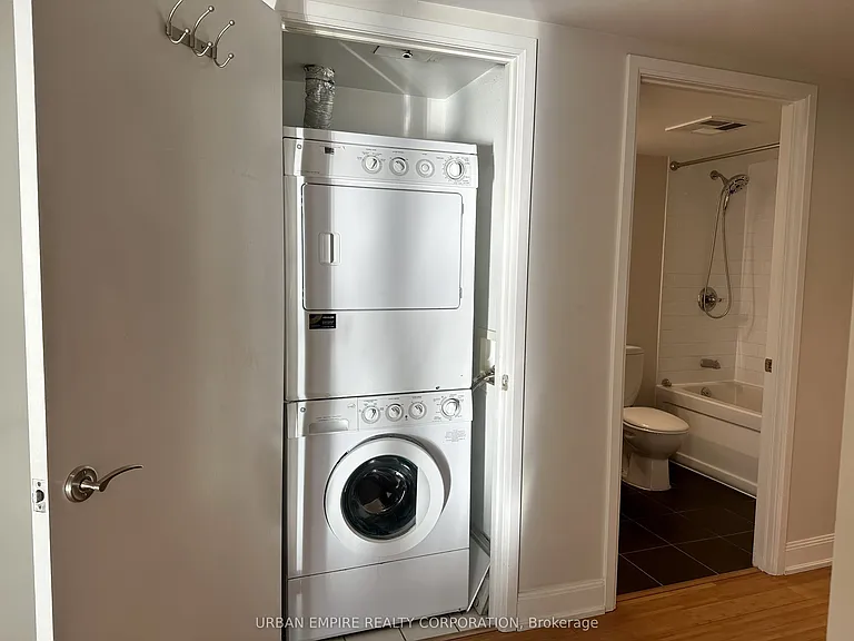 2181 Yonge St #1602 — Photo 8