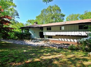 24 Sunrise Dr, Putnam Valley, NY 10579