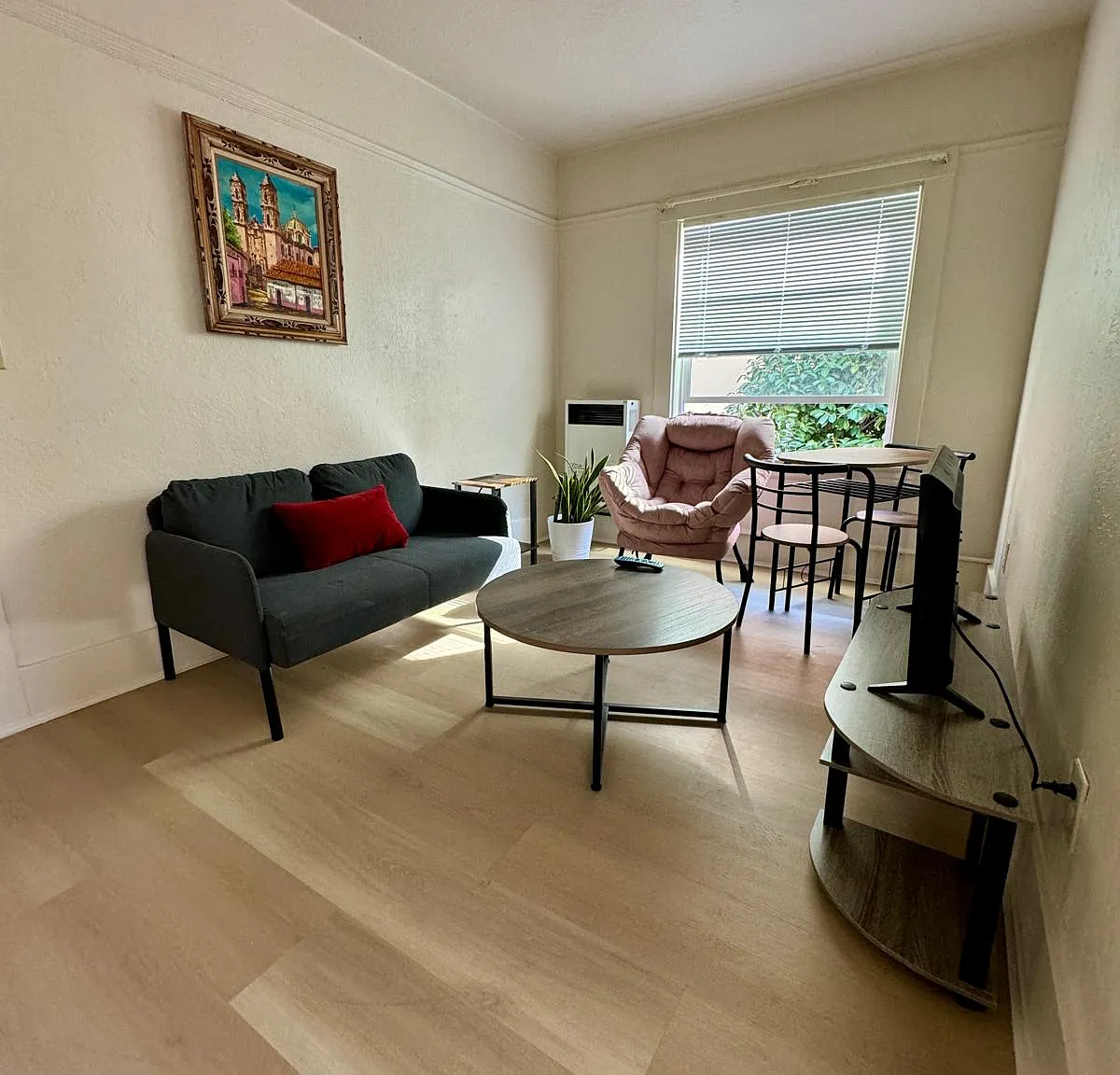 2 bed, 950 sqft, $3,490 — Photo 1