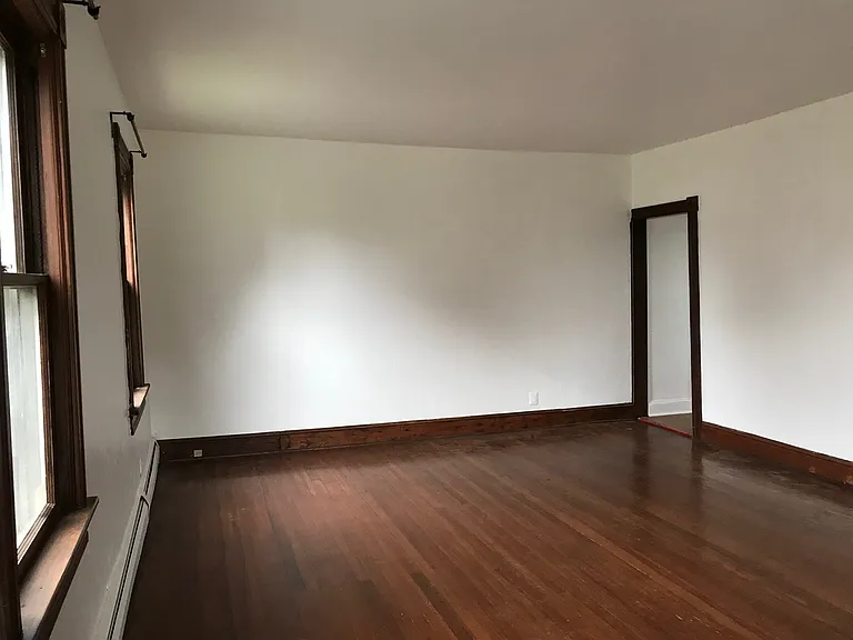Large living room/dining room leads to kitchen