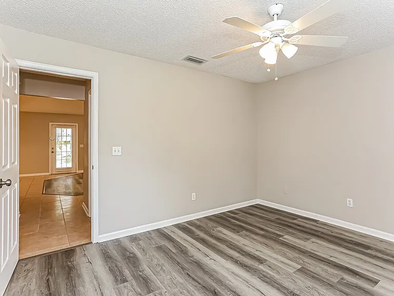 1027 Preakness Ct — Photo 14