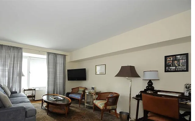 Rented by East West Realty Services Inc | media 29