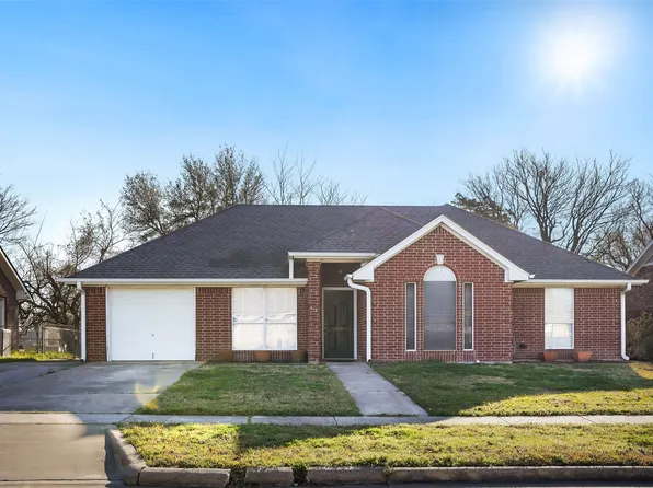 1013 Solomon Dr, Commerce, TX 75428