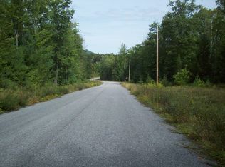 8 Oak Woods Dr, Hiram, ME 04041