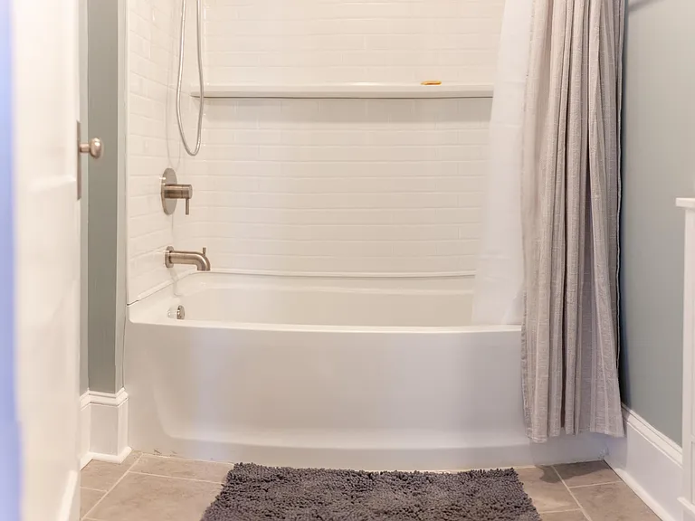 825 Wilson Ave — Photo 9