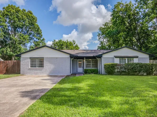 1521 Pearl Dr, League City, TX 77573