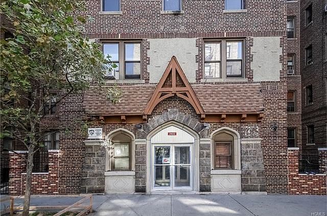 Welcome to 2922 Barnes Avenue in the Allerton section of the Bronx