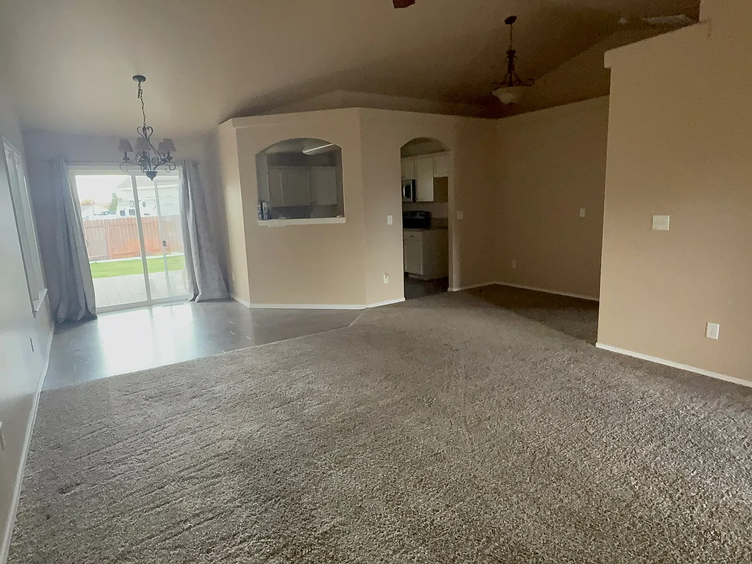3 bed, 1454 sqft, $2,250 — Photo 3