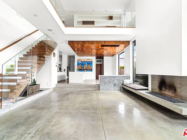 524 Rialto Ave — Photo 4