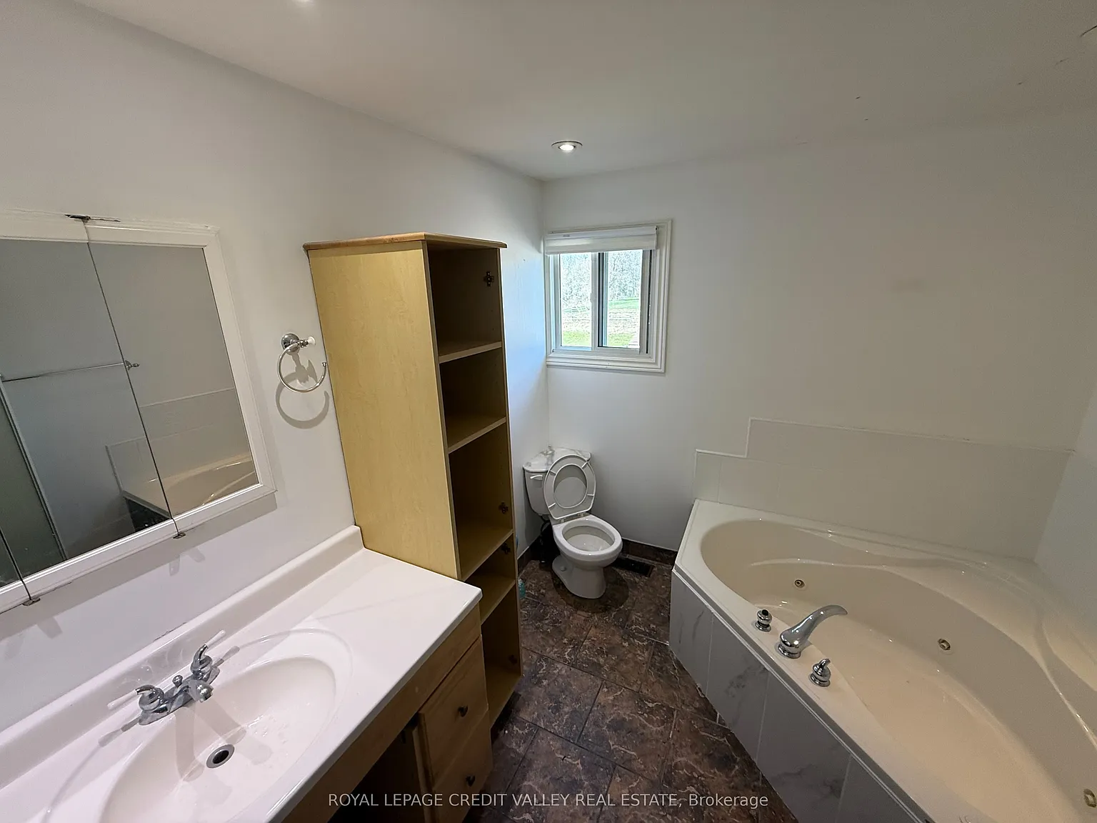 3 bed, $2,700 — Photo 3
