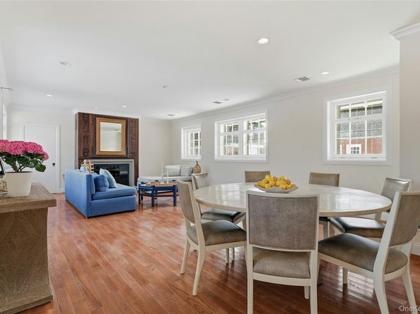 74 Peacock Ln