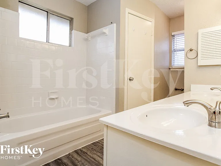 15410 Pebble Lake Dr — Photo 10