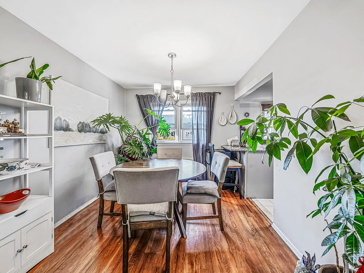 3 bed, 1350 sqft, $3,300 — Photo 4