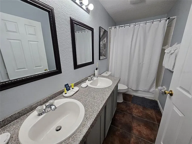 930 Oxford Dr — Photo 40