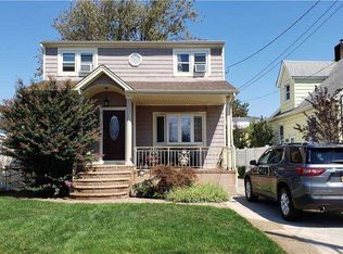 17 Westmoreland Rd, Merrick, NY 11566