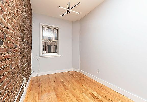 4th image of 12 Stagg St #1E