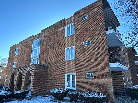 3rd image of 9721 S Cicero Ave