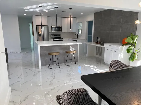 812 SE 16th St, Deerfield Beach, FL 33441