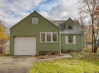 31 Country Club Ln, Springfield, NJ 07081