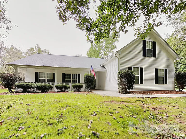 35 Crooked Creek Dr — Photo 2