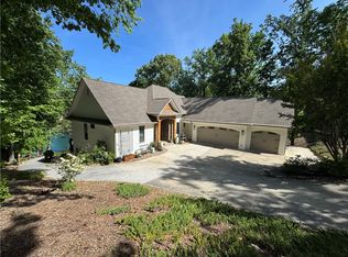 206 N Beacon Shores Dr, Seneca, SC 29672