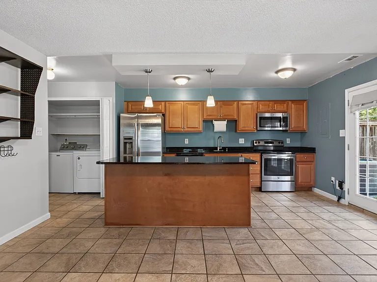 4718 Greenlaw Dr — Photo 4