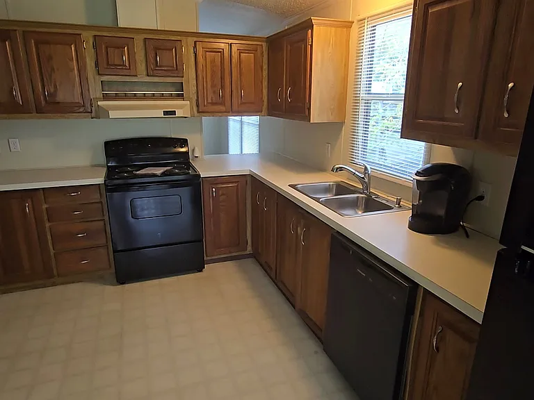 203 Iowa St — Photo 5