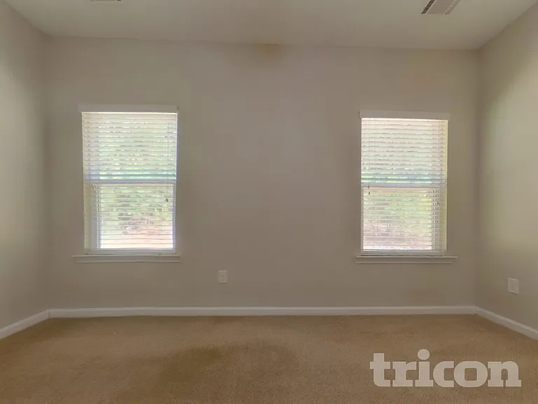 338 Brookwood Xing — Photo 5