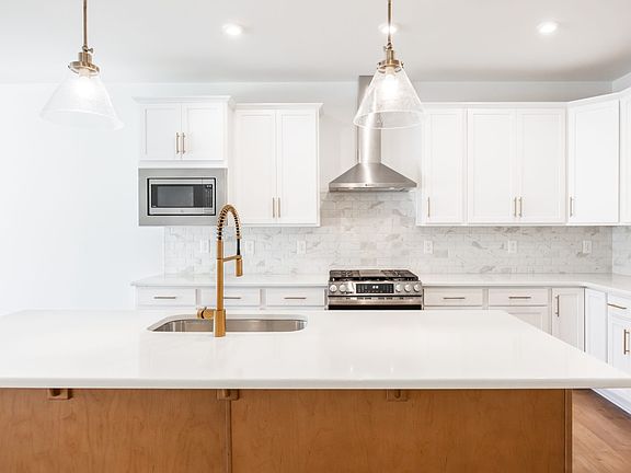 003 HHHunt Homes Meadow Kitchen 003