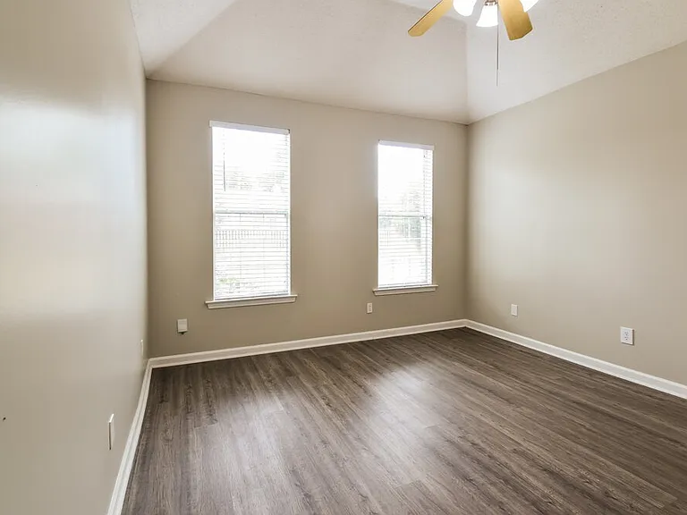 10093 Woodland Hills Dr — Photo 9