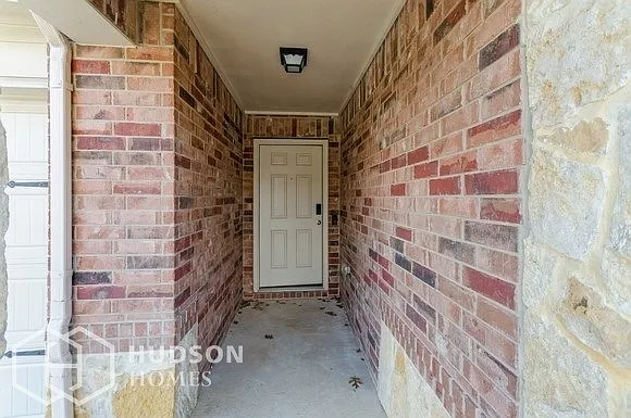 2217 Perrymead Dr — Photo 2