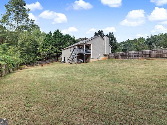 4th image of 830 Riverwood Dr