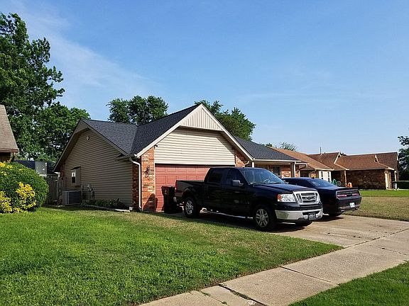 3rd image of 601 S Indianwood Ave