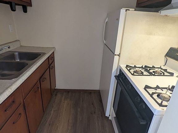 4th image of 1020 N Main St #101