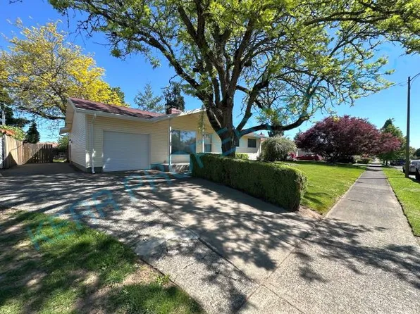 12407 NE Knott St, Portland, OR 97230