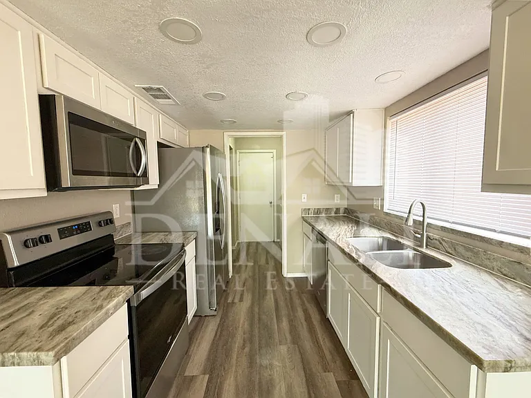 10921 W Sells Dr — Photo 9