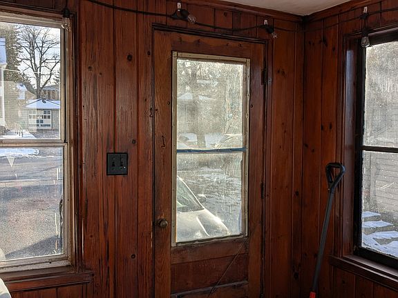 5th image of 422 S Jefferson St #2