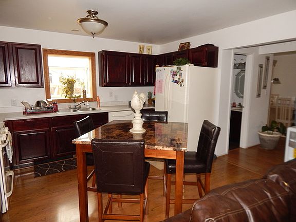 4th image of 305 Pin Oak Dr