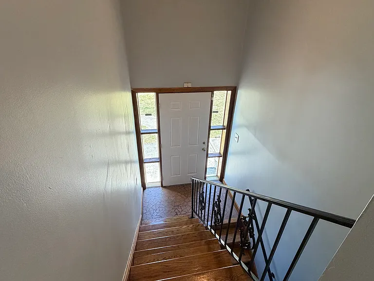 639 Holbrook St — Photo 2