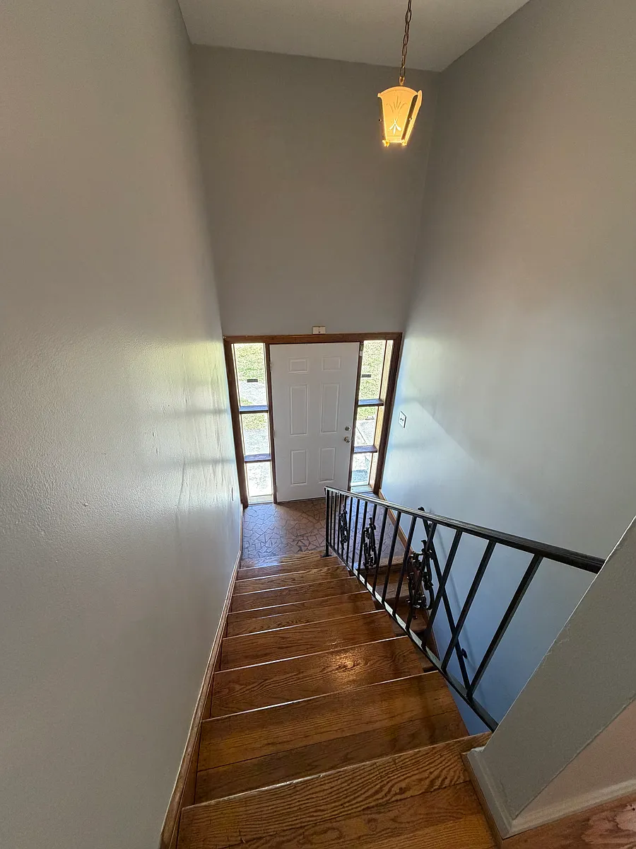 Building Photo - 639 Holbrook St